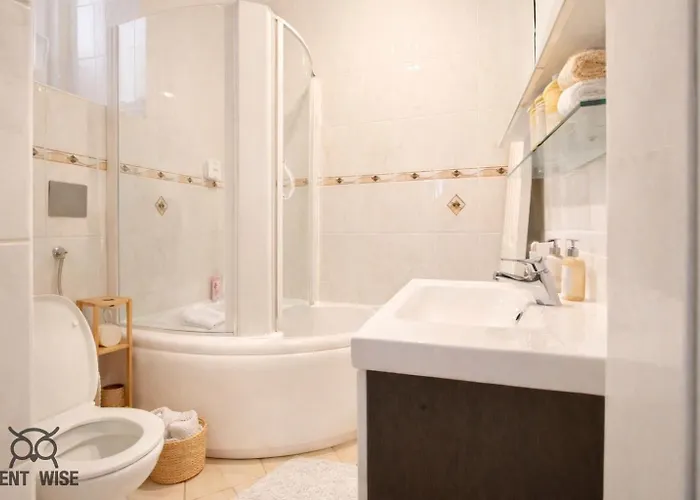 Stylish In The Heart Of Viennas Trendy District شقة